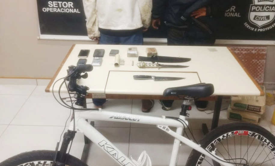 PCPR prende fugitivo e mais um homem por tráfico de drogas em Ponta Grossa PCPR prende fugitivo e mais um homem por tráfico de drogas em Ponta Grossa