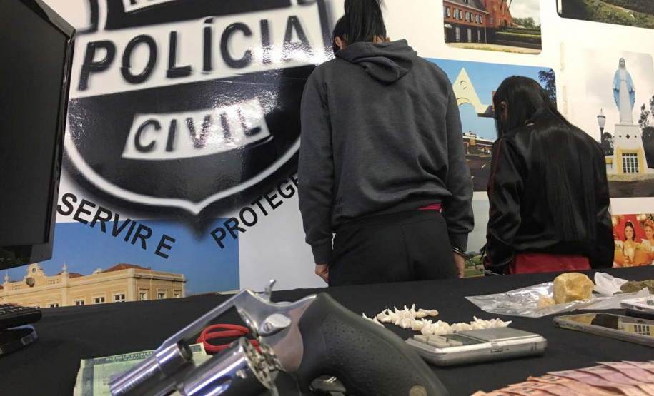 PCPR prende mulheres envolvidas com o tráfico de drogas em Ponta Grossa PCPR prende mulheres envolvidas com o tráfico de drogas em Ponta Grossa