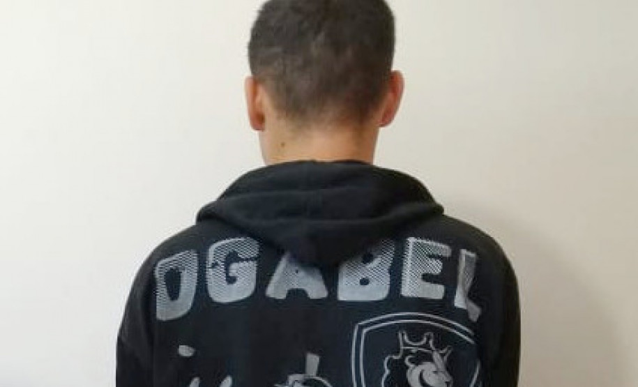 PCPR prende suspeito de tráfico de drogas em Ribeirão Claro PCPR prende suspeito de tráfico de drogas em Ribeirão Claro