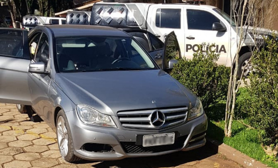 PCPR apreende veículo de luxo e 472 quilos de maconha em Foz do Iguaçu PCPR apreende veículo de luxo e 472 quilos de maconha em Foz do Iguaçu