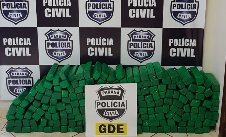 PCPR prende dois por tráfico e aprende quase 100 kg de maconha em Foz do Iguaçu PCPR prende dois por tráfico e aprende quase 100 kg de maconha em Foz do Iguaçu