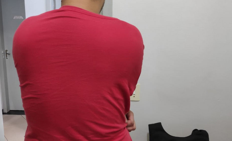 PCPR prende dois por tráfico e aprende quase 100 kg de maconha em Foz do Iguaçu PCPR prende dois por tráfico e aprende quase 100 kg de maconha em Foz do Iguaçu