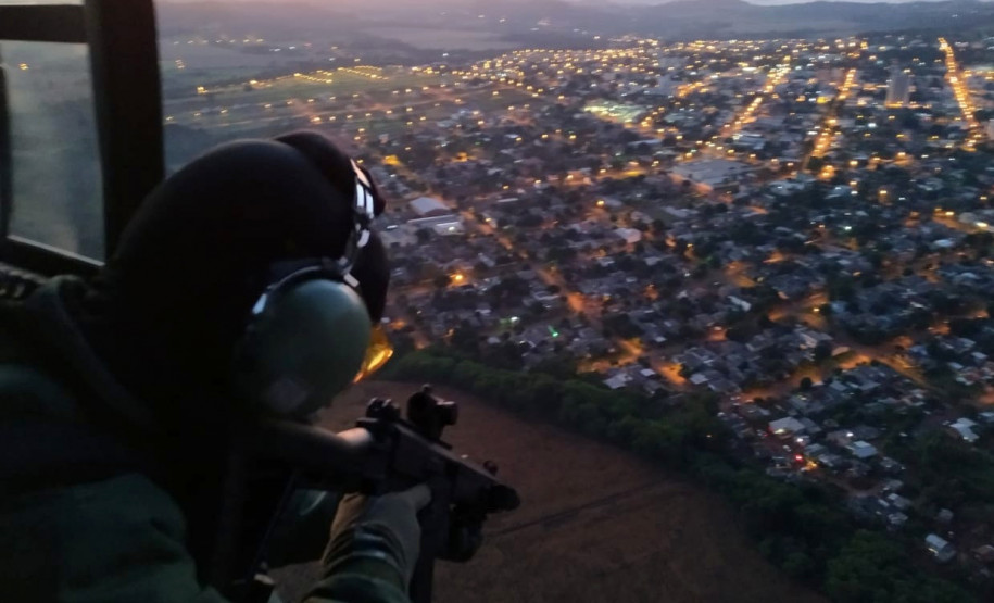 PCPR desmantela organização criminosa envolvida com o tráfico de drogas em Foz do Iguaçu e São Miguel do Iguaçu PCPR desmantela organização criminosa envolvida com o tráfico de drogas em Foz do Iguaçu e São Miguel do Iguaçu