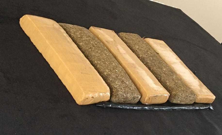 PCPR prende em flagrante suspeito de distribuir drogas na região central de Curitiba PCPR prende em flagrante suspeito de distribuir drogas na região central de Curitiba