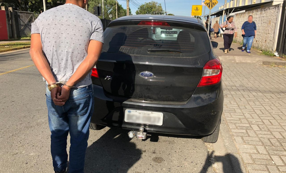 PCPR prende suspeito e recupera veículo horas depois do roubo em São José dos Pinhais PCPR prende suspeito e recupera veículo horas depois do roubo em São José dos Pinhais