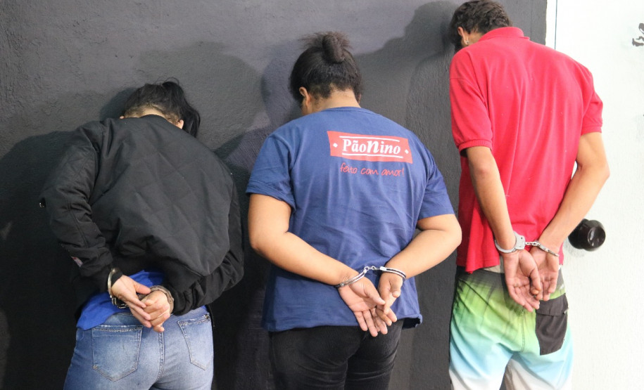 PCPR desmantela associação criminosa de roubo e furto a farmácias da Capital e apreende R$ 9 mil em produtos proveniente dos crimes --