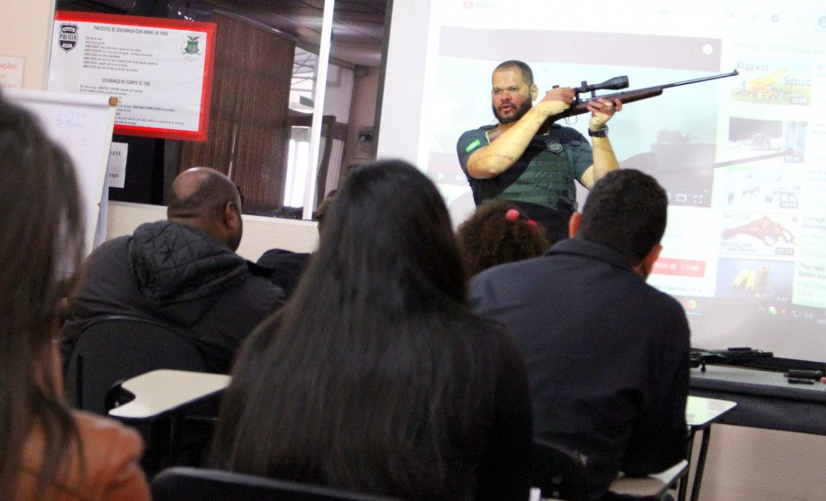 PCPR realiza Curso de Orientação a Imprensa em Áreas de Conflito Armado PCPR realiza Curso de Orientação a Imprensa em Áreas de Conflito Armado