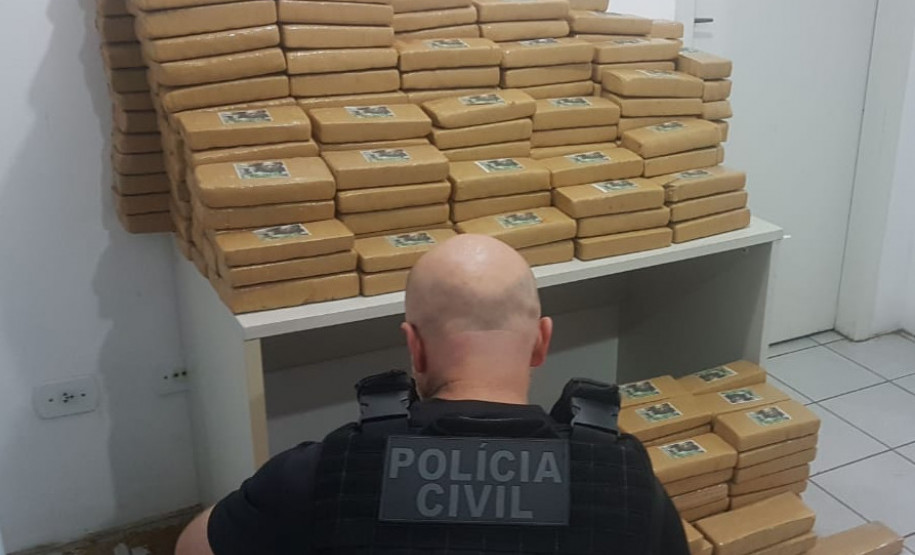 PCPR apreende cerca de 350 quilos de maconha e prende três por tráfico em São Luiz do Purunã PCPR apreende cerca de 350 quilos de maconha e prende três por tráfico em São Luiz do Purunã