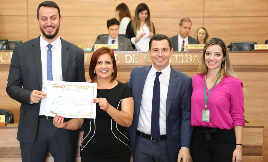 Delegado da PCPR visita Câmara Municipal de Curitiba.