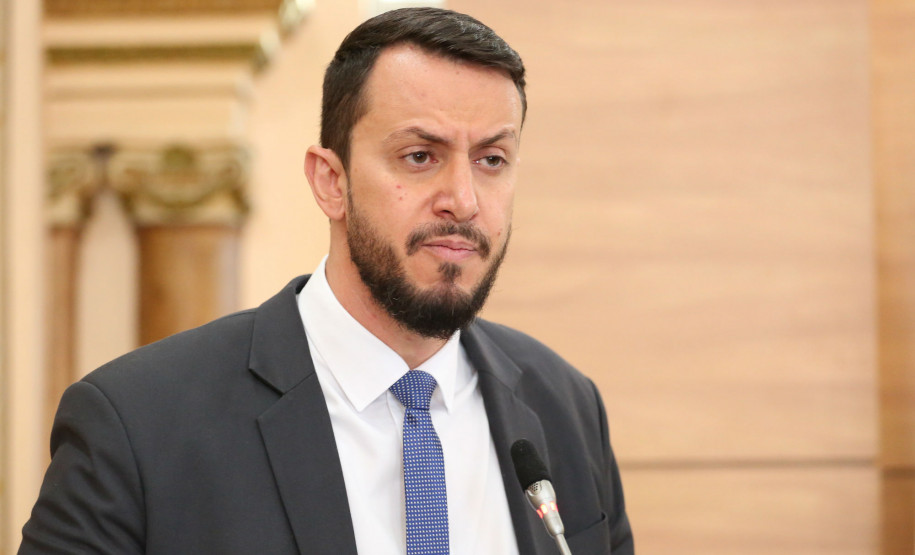 Delegado da PCPR visita Câmara Municipal de Curitiba.