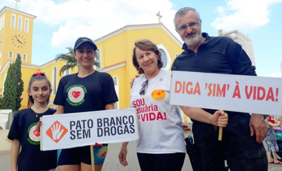 PCPR conscientiza de crianças a adultos sobre as consequências das drogas