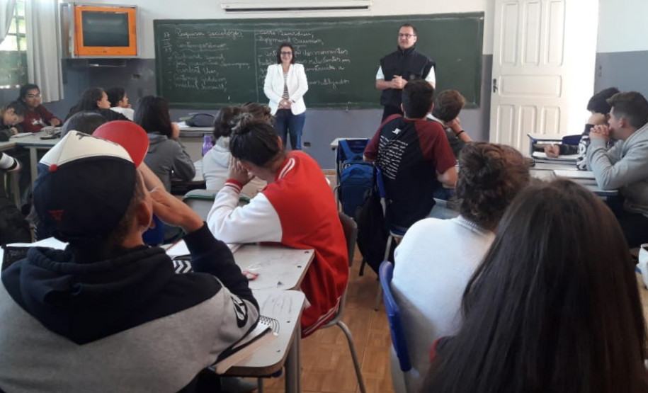 PCPR conscientiza de crianças a adultos sobre as consequências das drogas