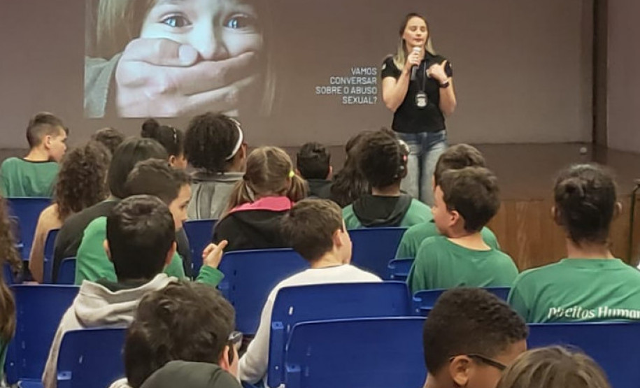 PCPR ministra palestra para crianças e adolescentes sobre abuso sexual