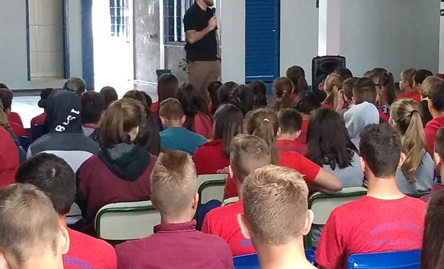 PCPR realiza palestras antidrogas no Oeste do Estado com tradução em libras