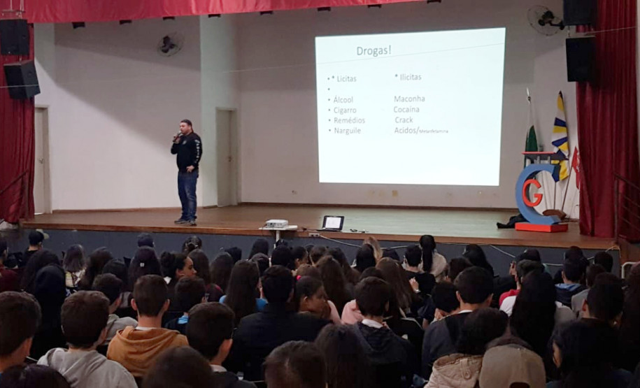 Palestra antidrogas da PCPR atinge 2,2 mil alunos em Ubiratã e Mallet