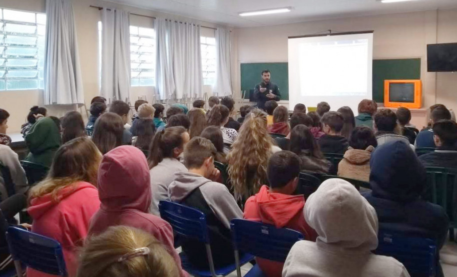 Palestra antidrogas da PCPR atinge 2,2 mil alunos em Ubiratã e Mallet