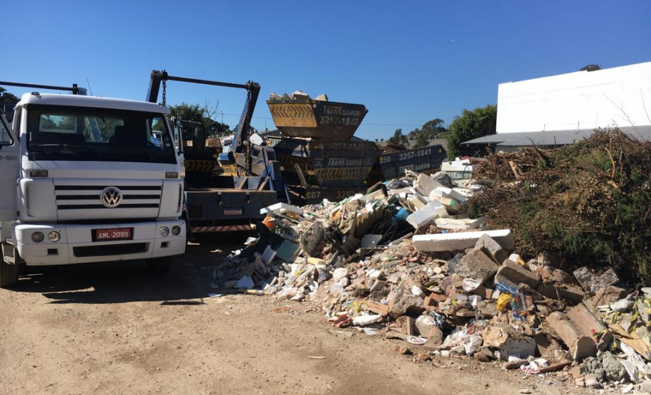 PCPR prende três pessoas por cometerem crimes ambientais na Capital PCPR prende três pessoas por cometerem crimes ambientais na Capital
