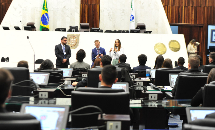 Investigador da PCPR participa de simulação legislativa na Alep.