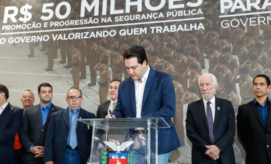 Governador autoriza 1.327 progressões de carreira na PCPR.