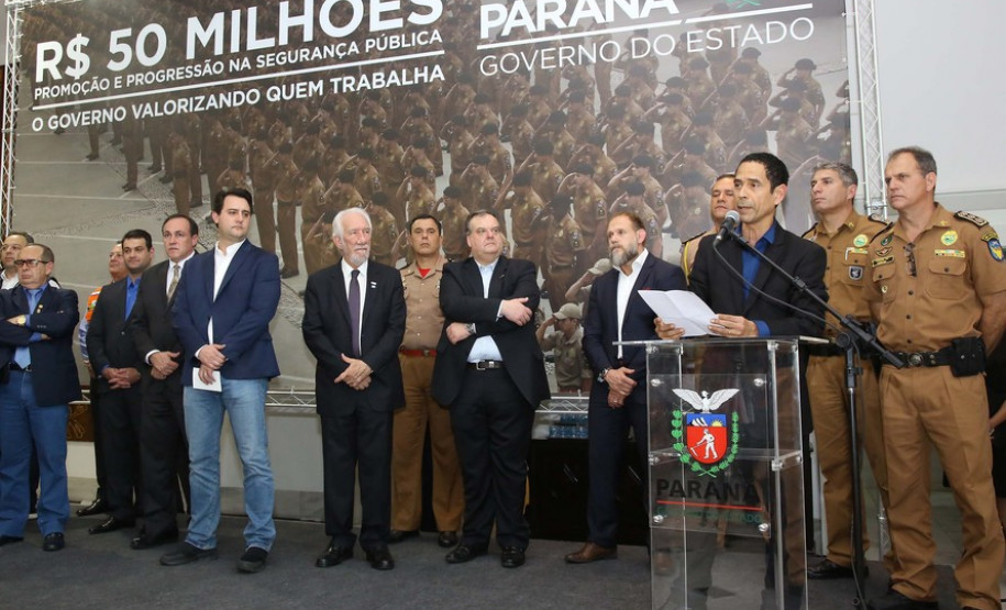 Governador autoriza 1.327 progressões de carreira na PCPR.