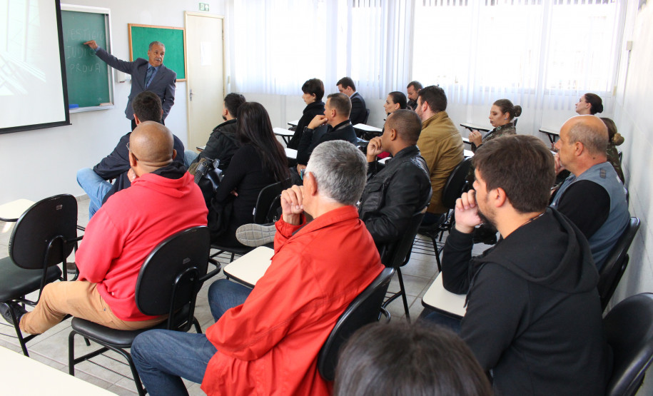 PCPR orienta profissionais da imprensa para trabalho em área de conflito armado