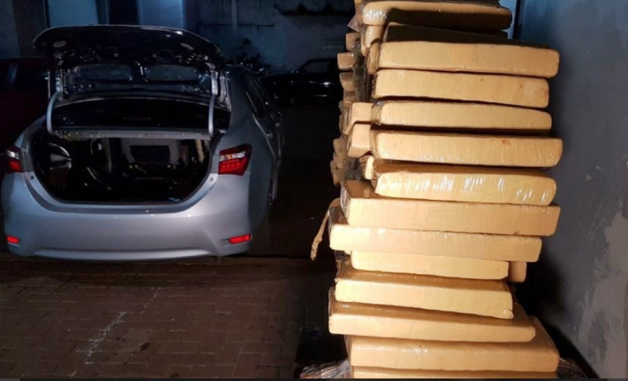 PCPR apreende veículo com mais de 500 quilos de maconha em Campo Mourão