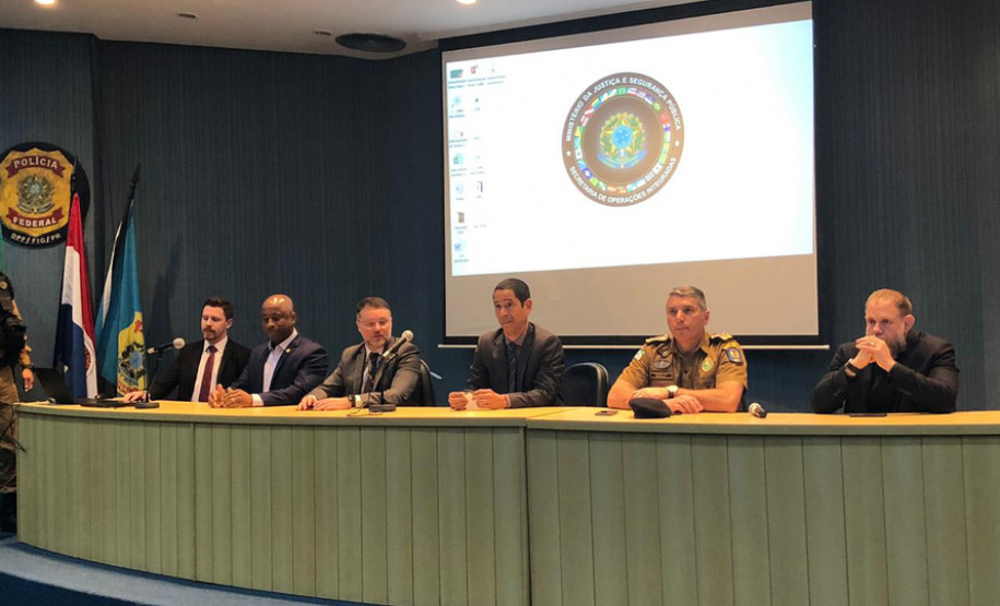 Forças de segurança discutem combate ao crime na fronteira.