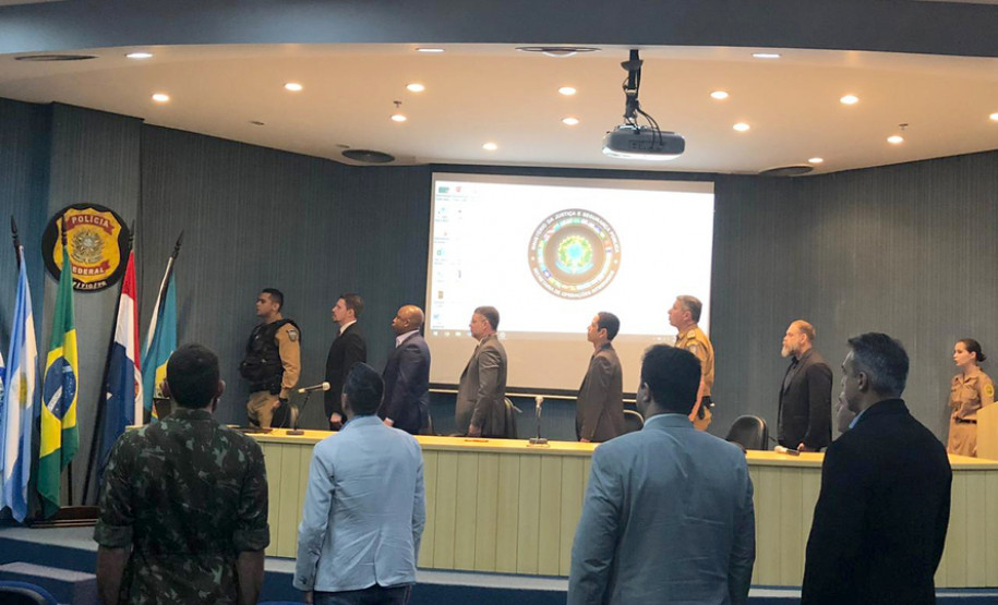 Forças de segurança discutem combate ao crime na fronteira.