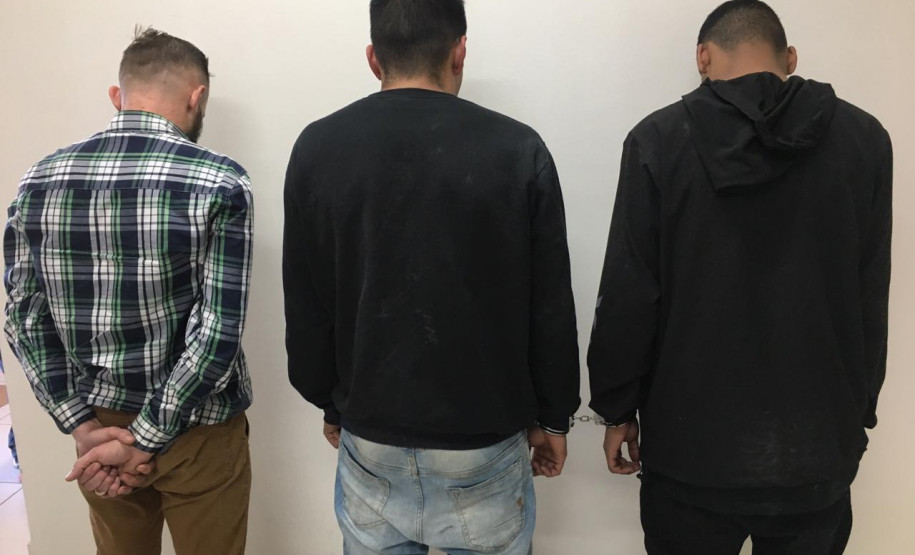 PCPR prende três suspeitos de vender drogas em casa noturna em Ponta Grossa