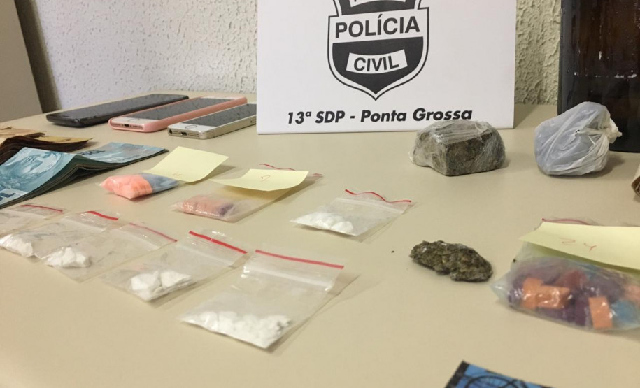 PCPR prende três suspeitos de vender drogas em casa noturna em Ponta Grossa