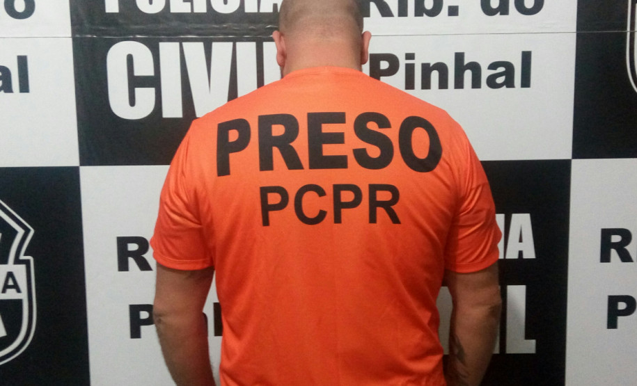 PCPR prende homem em posse de revólver em Ribeirão do Pinhal PCPR prende homem em posse de revólver em Ribeirão do Pinhal