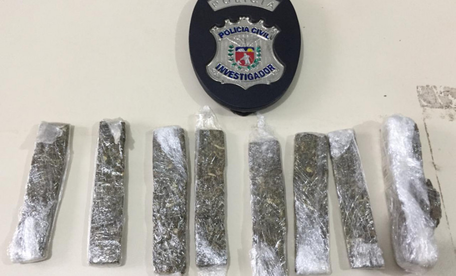 PCPR prende jovem suspeito de tráfico de drogas no bairro Morumbi em Cascavel PCPR prende jovem suspeito de tráfico de drogas no bairro Morumbi em Cascavel