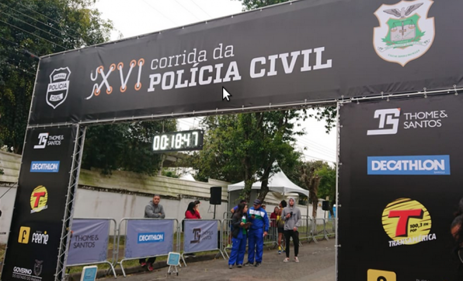 16ª Corrida da Polícia Civil levou 1,7 mil corredores para as ruas de Curitiba --