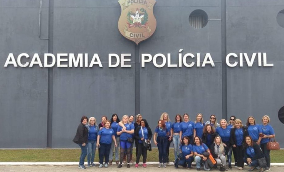 Policiais civis paranaenses participam de encontro da mulher policial em Santa Catarina --
