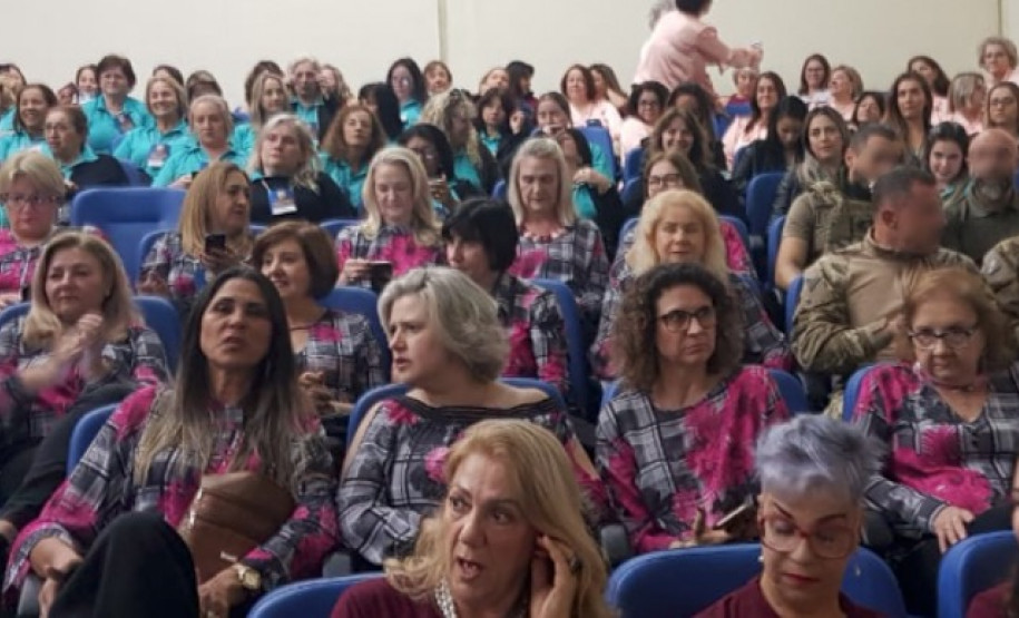 Policiais civis paranaenses participam de encontro da mulher policial em Santa Catarina --