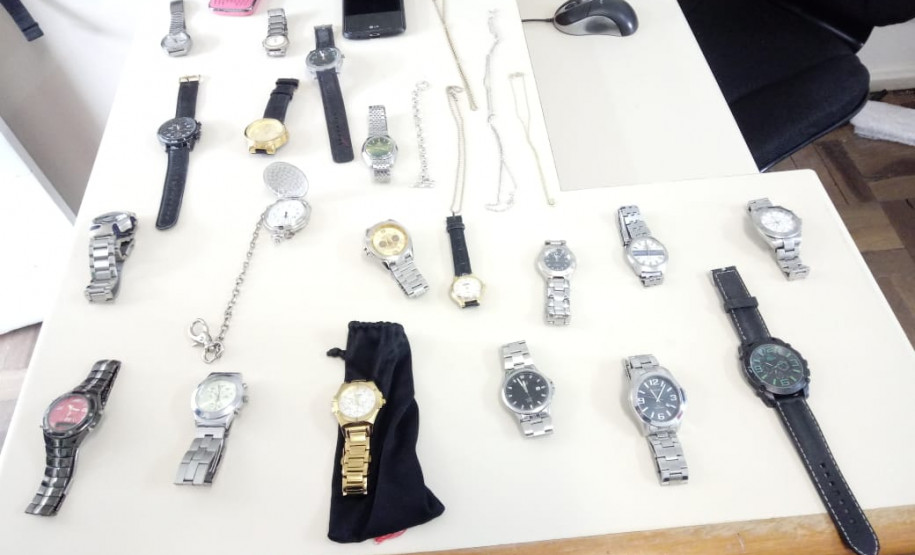 PCPR prende idoso suspeito de comercializar relógios sem procedência