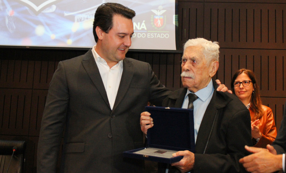 PCPR faz homenagem para policial veterano de 96 anos e outros 184 servidores da Capital