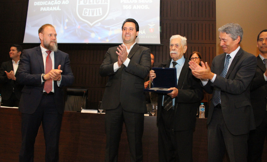 PCPR faz homenagem para policial veterano de 96 anos e outros 184 servidores da Capital