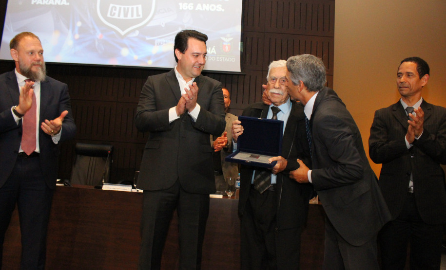 PCPR faz homenagem para policial veterano de 96 anos e outros 184 servidores da Capital