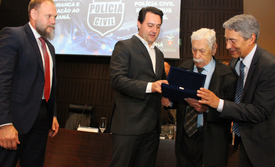 PCPR faz homenagem para policial veterano de 96 anos e outros 184 servidores da Capital