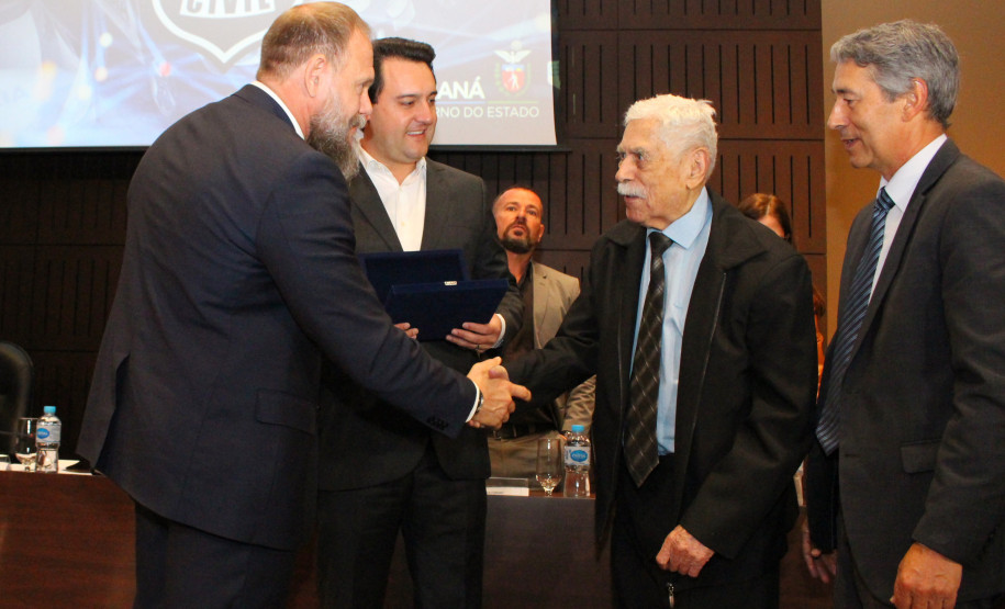 PCPR faz homenagem para policial veterano de 96 anos e outros 184 servidores da Capital