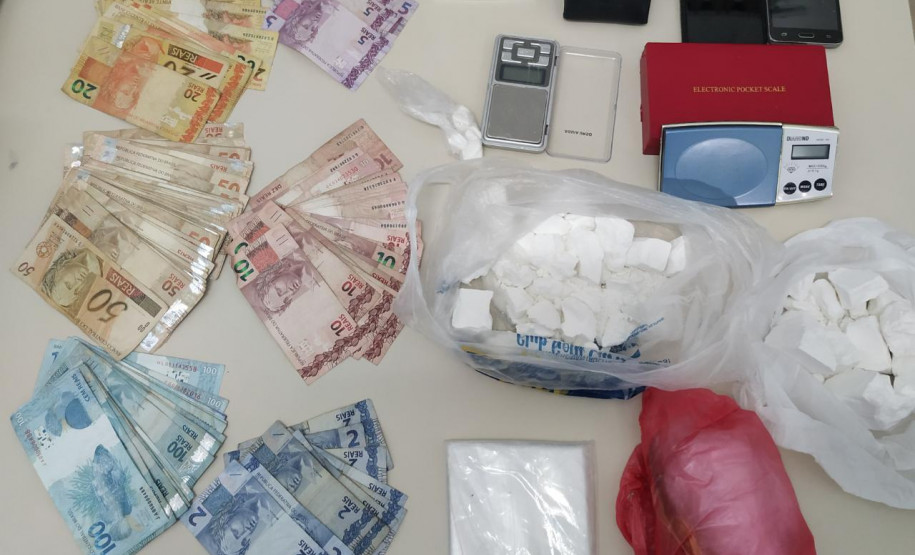 PCPR prende dupla suspeita por tráfico de drogas e impede entrega a usuário