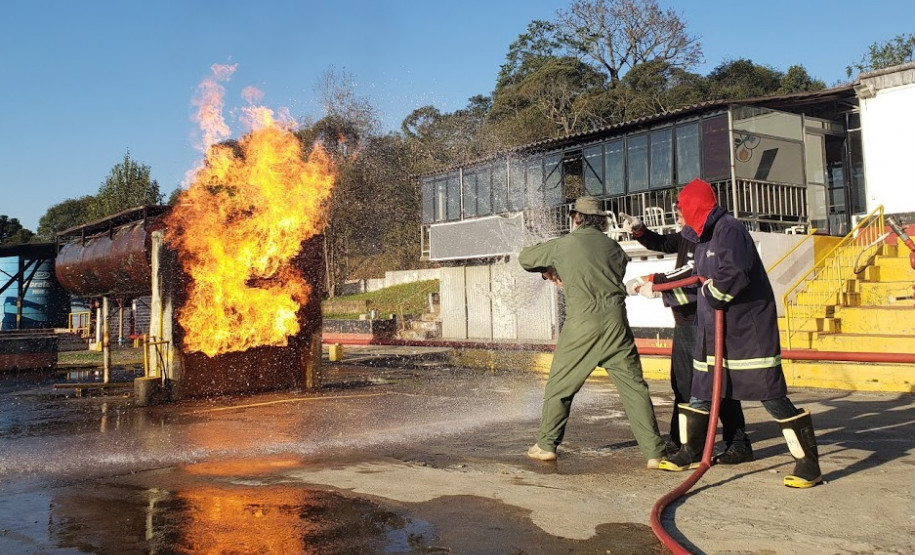 PCPR capacita servidores para prevenção e combate à incêndio
