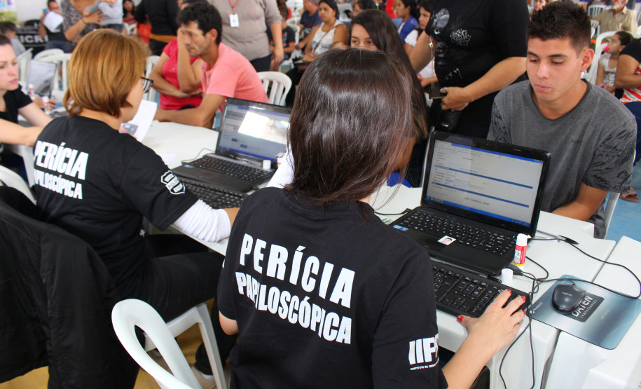 PCPR leva serviços e informação ao Paraná Cidadão em Colombo