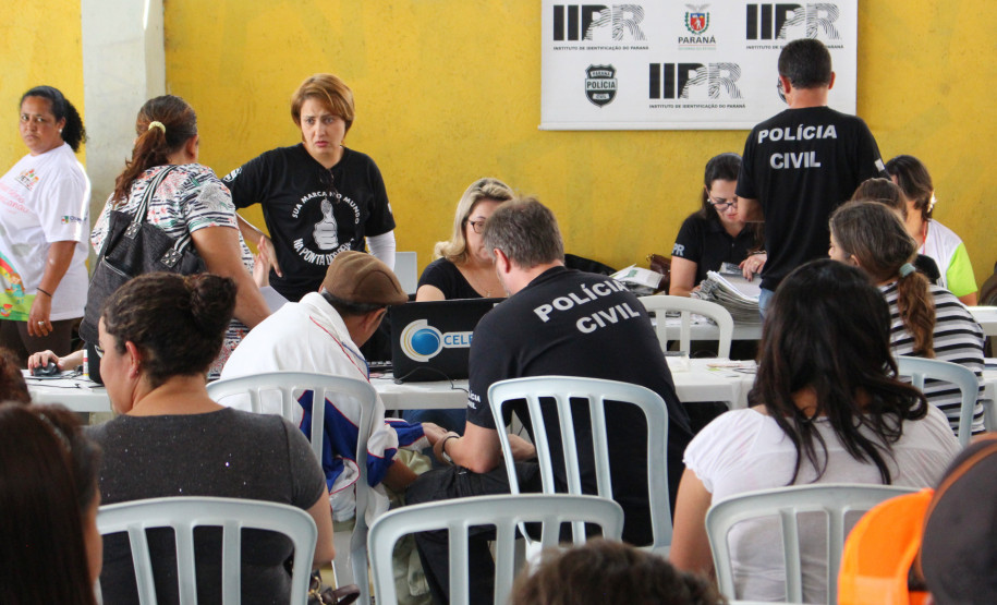 PCPR leva serviços e informação ao Paraná Cidadão em Colombo