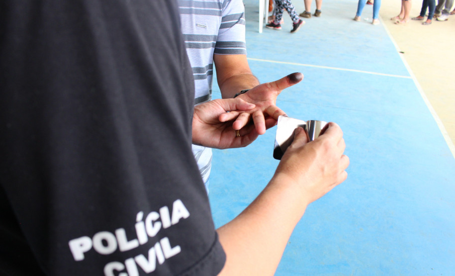 PCPR leva serviços e informação ao Paraná Cidadão em Colombo