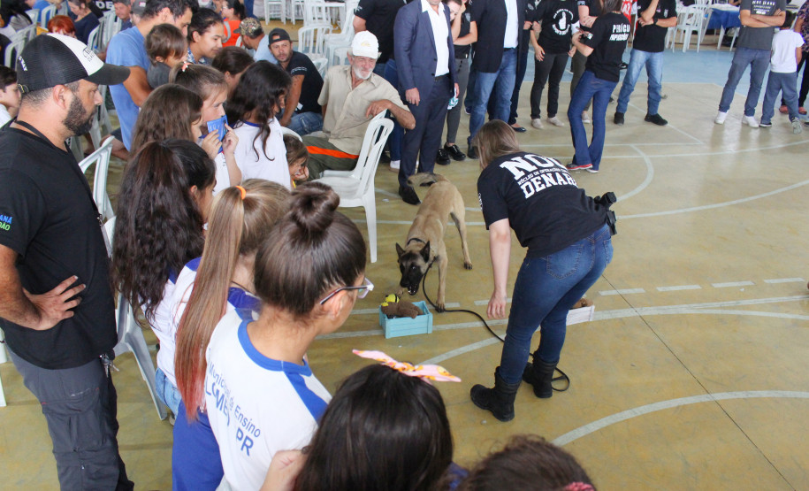 PCPR leva serviços e informação ao Paraná Cidadão em Colombo