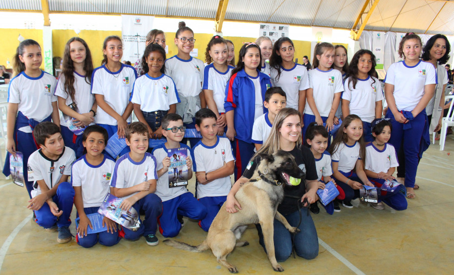 PCPR leva serviços e informação ao Paraná Cidadão em Colombo