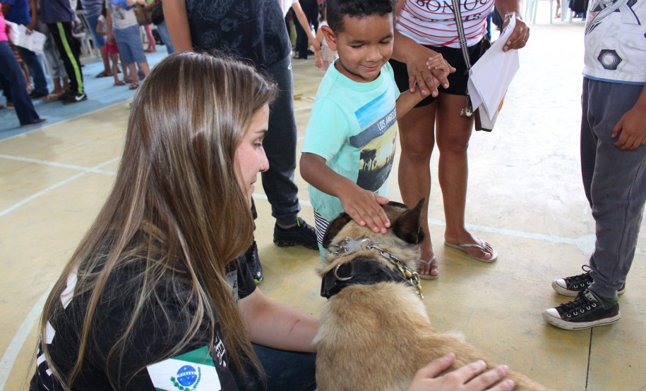 PCPR leva serviços e informação ao Paraná Cidadão em Colombo