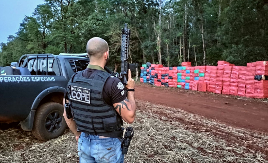 PCPR apreende mais de 400 mil maços de cigarros em operação da PF no Oeste do Estado PCPR apreende mais de 400 mil maços de cigarros em operação da PF no Oeste do Estado